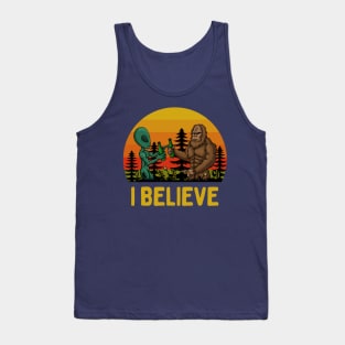 I Believe: Funny Conspiracy Theory Lovers - Bigfoot and Green Alien Sharing a Beer Tank Top